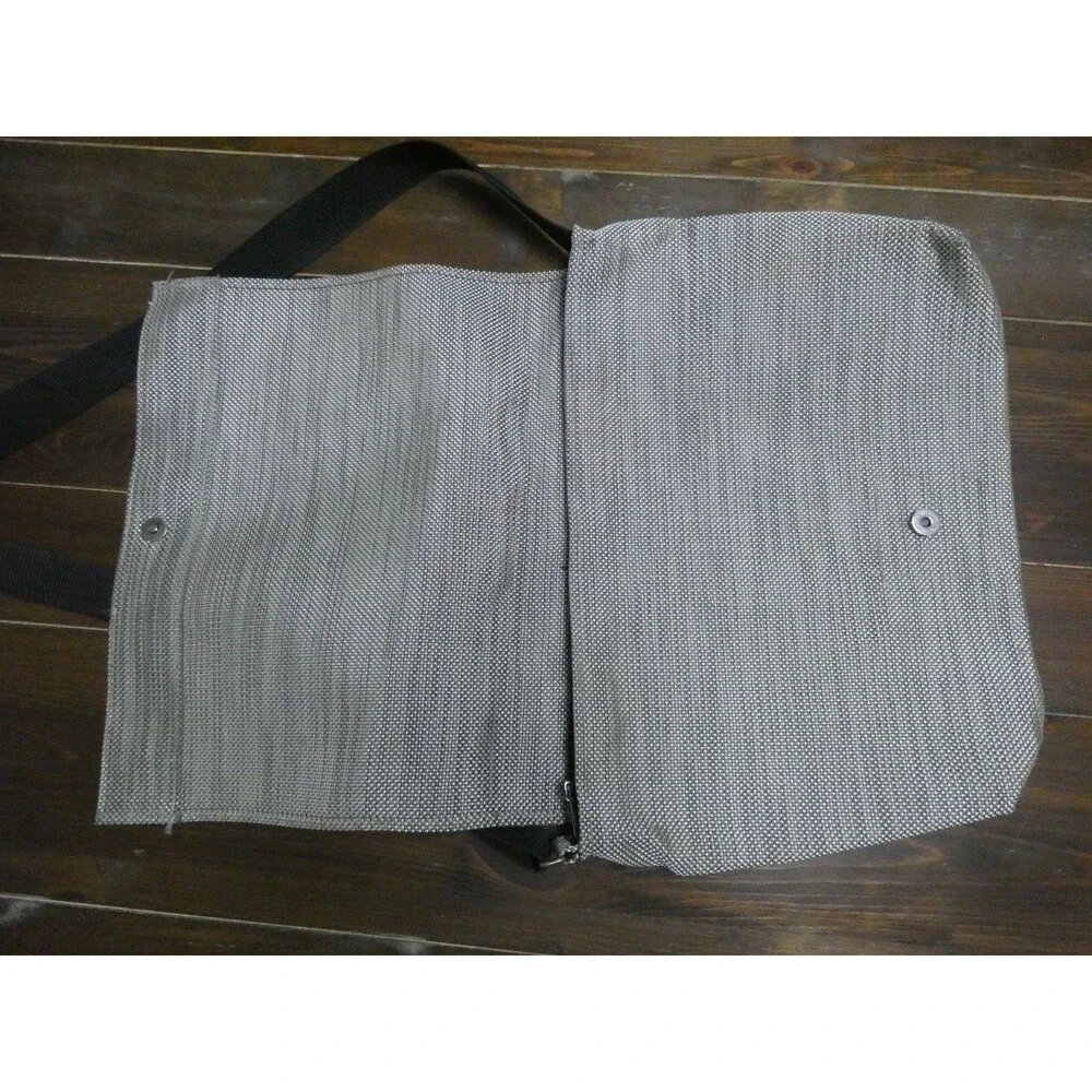 Chilewich laptop messenger